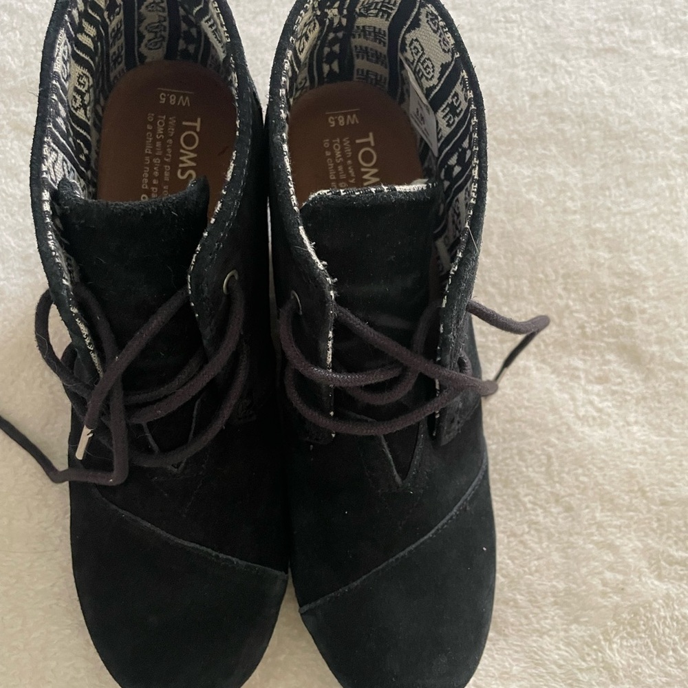 Tom’s wedge suede ankle boot